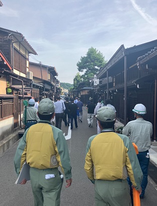 高山祭前の安全点検のイメージ