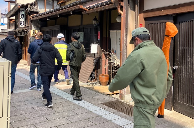 春の高山祭前の安全点検のイメージ