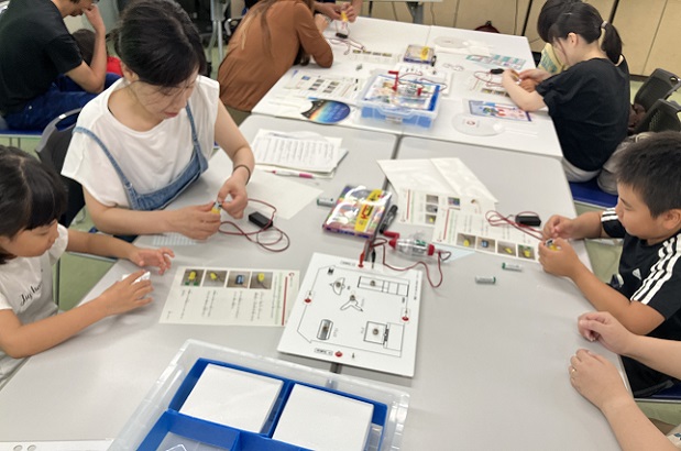 親子で楽しむ電気教室のイメージ