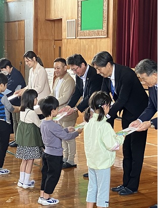 SDGsシール絵本贈呈式のイメージ