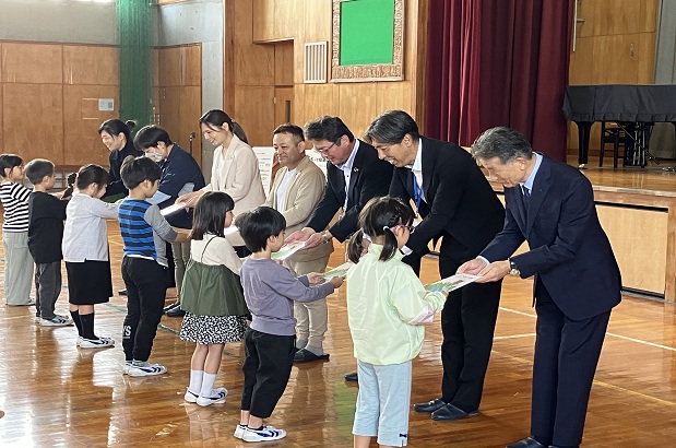 SDGsシール絵本贈呈式のイメージ