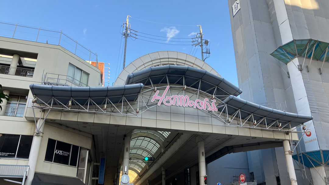 本町商店街アーケード上の配電設備1